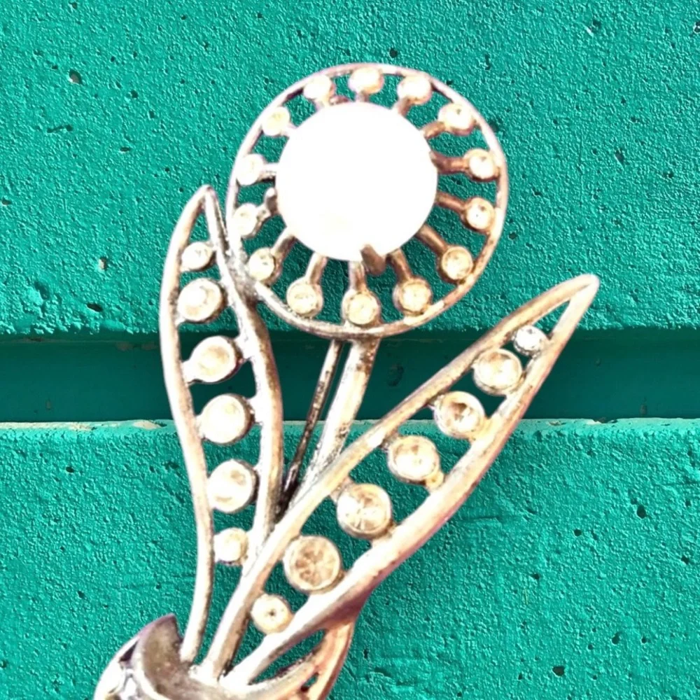 1950’s Large Silver Flower Brooch w/ White‎ Moonglow Thermoset & Rhinestones MCM